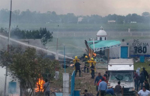 Explosión en una fábrica de fuegos artificiales en México Explosión en una fábrica de fuegos artificiales en México